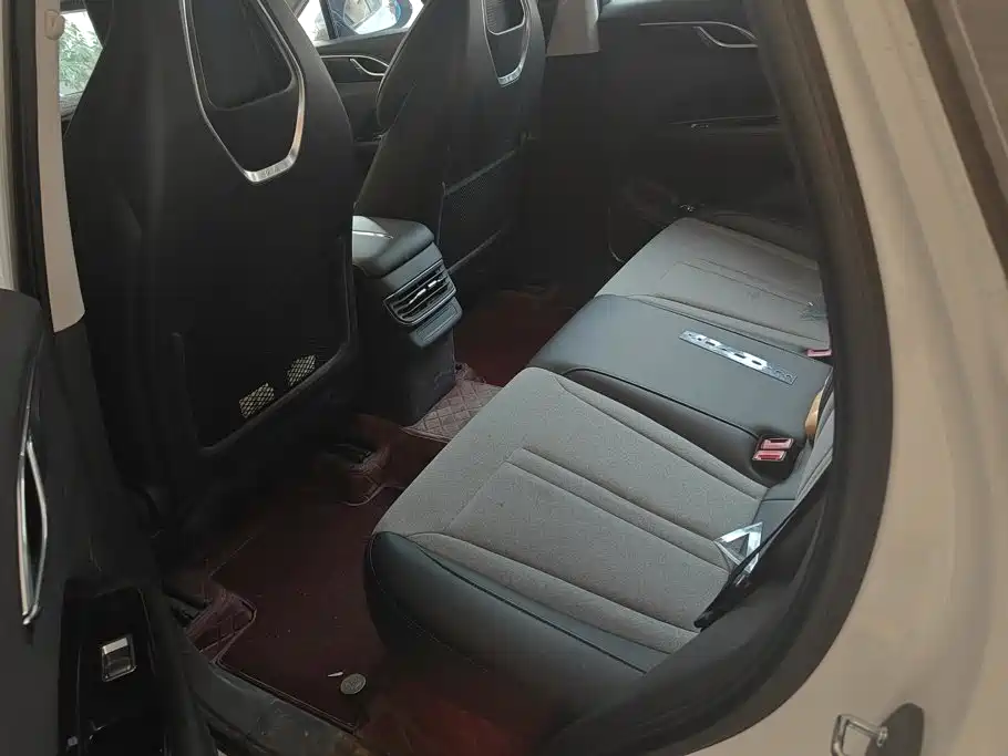 Hongqi Hongqi HS3 — фото 11
