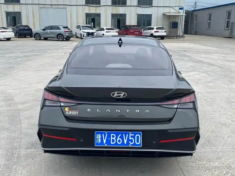 Hyundai Elantra — фото 4