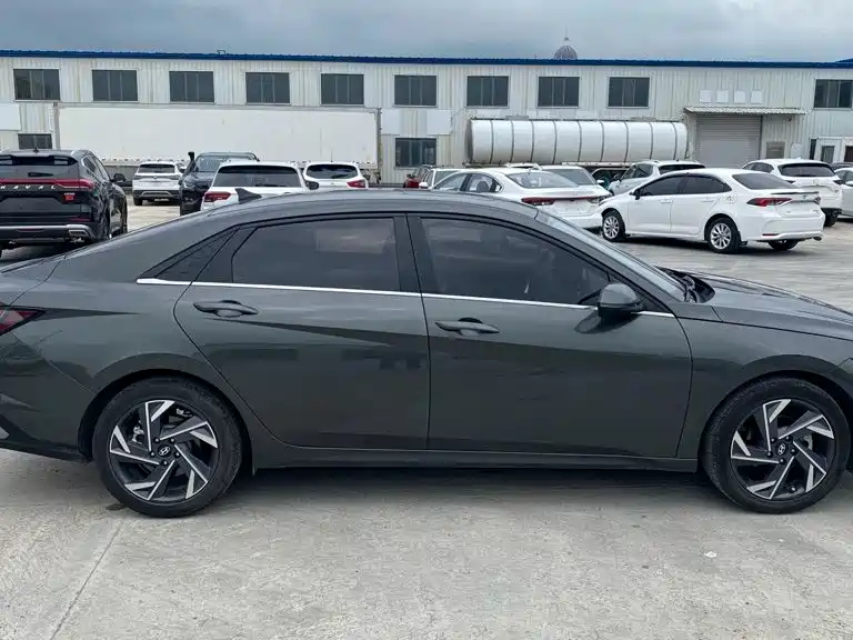 Hyundai Elantra — фото 5