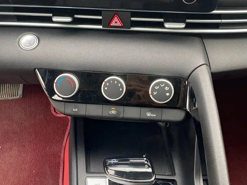 Hyundai Elantra — фото 7