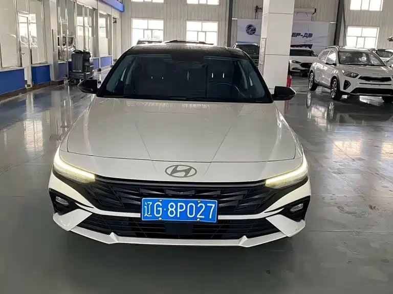 Hyundai Elantra — фото 2
