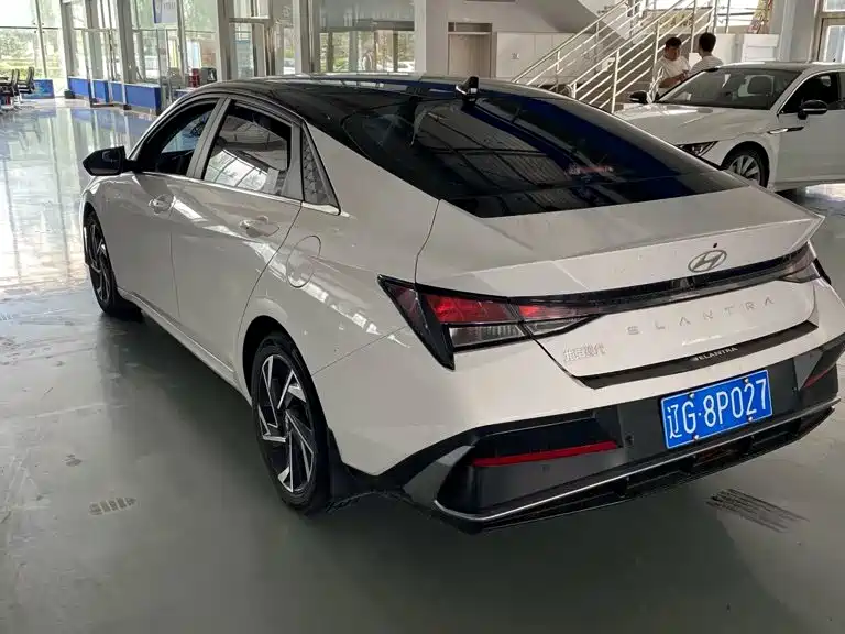 Hyundai Elantra — фото 3