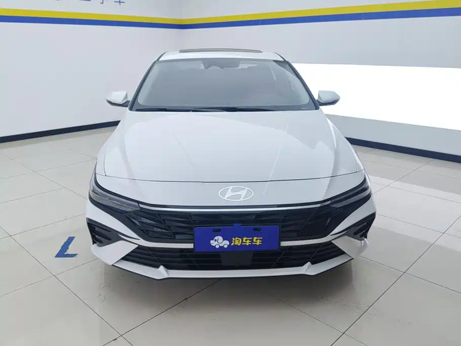 Hyundai Elantra — фото 2