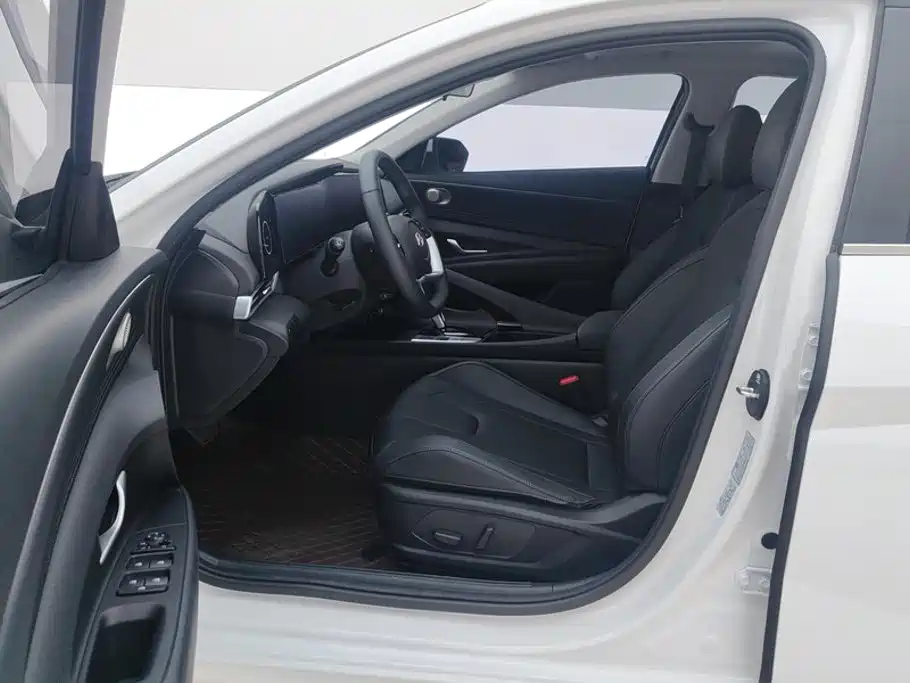 Hyundai Elantra — фото 9
