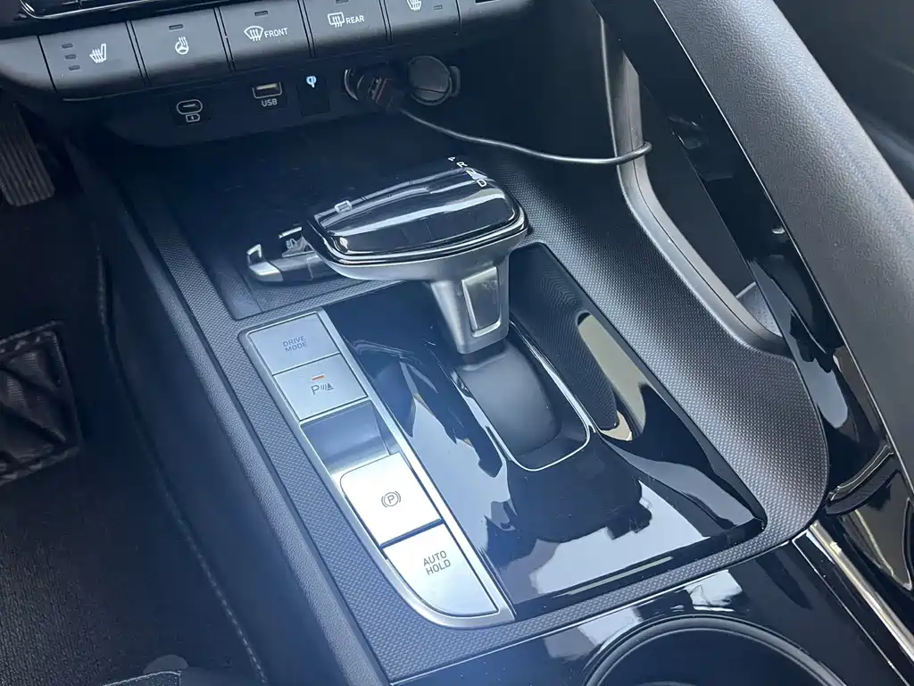 Hyundai Elantra — фото 11