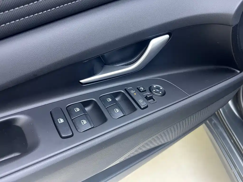 Hyundai Elantra — фото 8