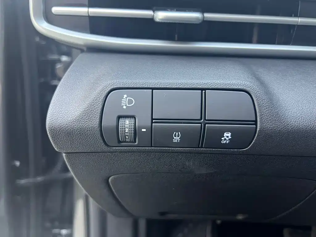 Hyundai Elantra — фото 9