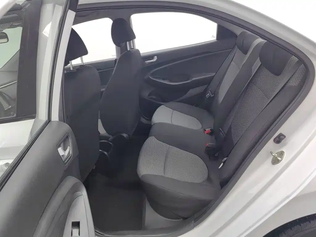 Hyundai Verna — фото 15