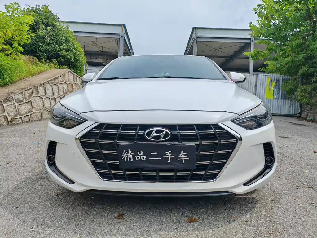 Hyundai Elantra — фото 2
