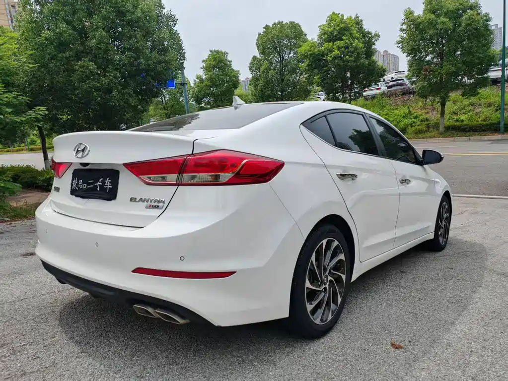 Hyundai Elantra — фото 8