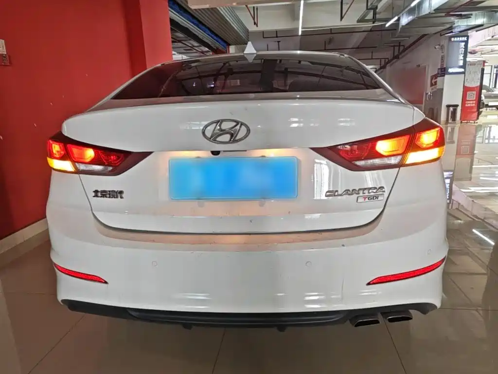 Hyundai Elantra — фото 6