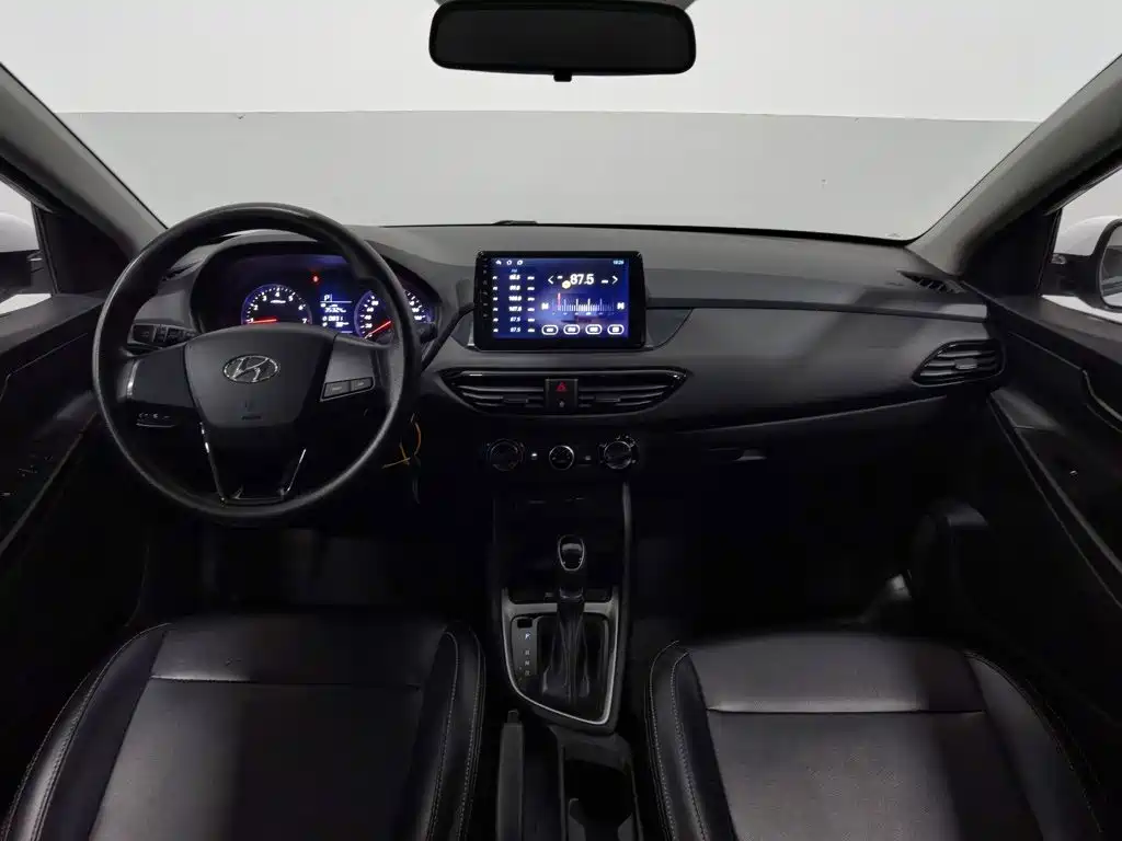 Hyundai Elantra — фото 5