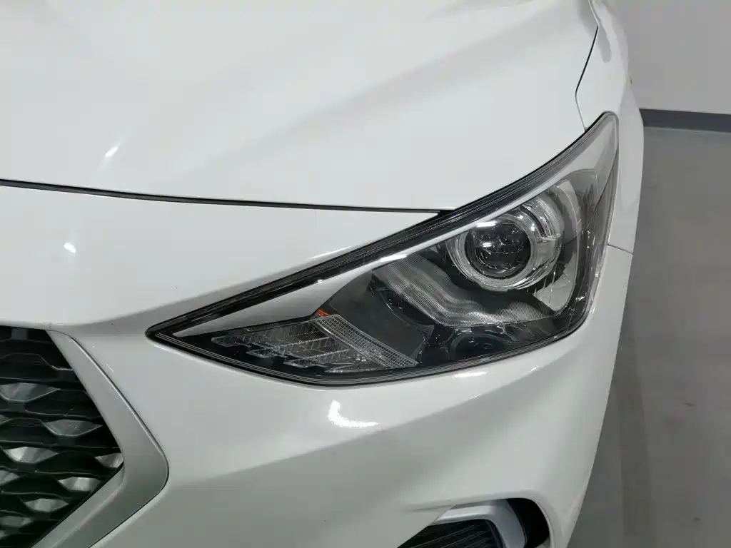 Hyundai Elantra — фото 7