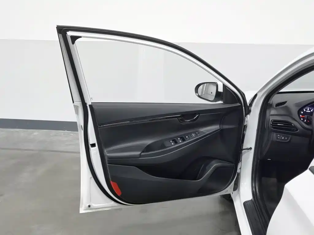 Hyundai Elantra — фото 8