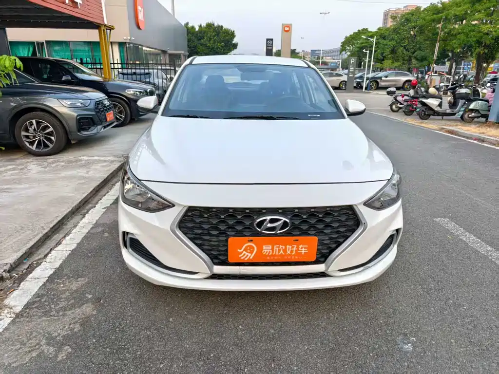 Hyundai Elantra — фото 2