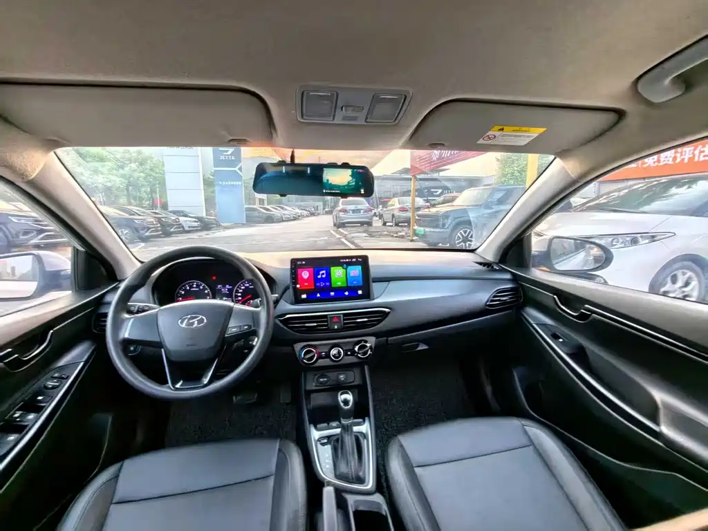 Hyundai Elantra — фото 11