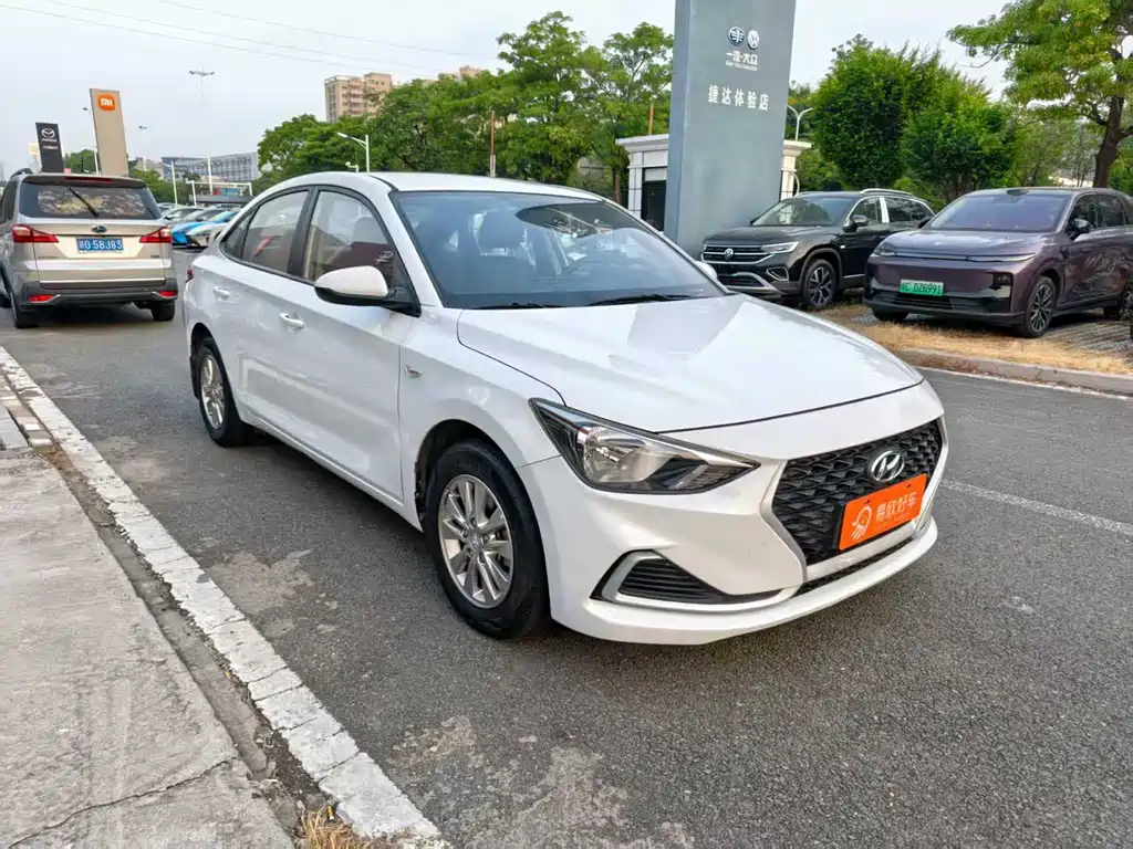 Hyundai Elantra — фото 3