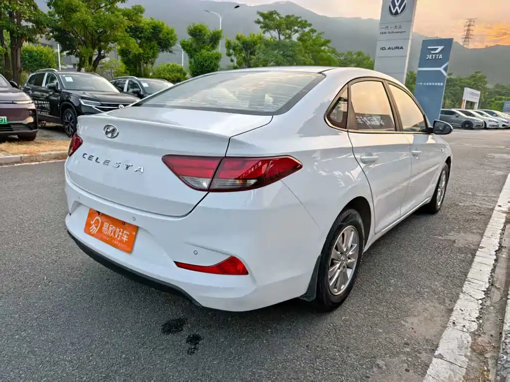 Hyundai Elantra — фото 6