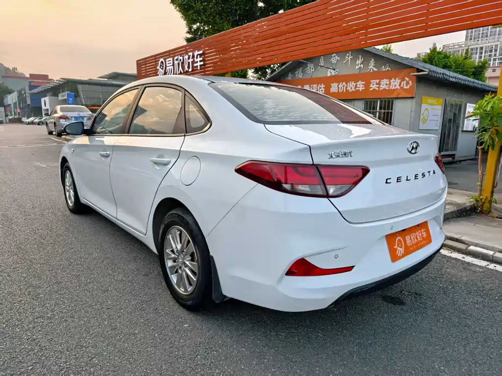 Hyundai Elantra — фото 8