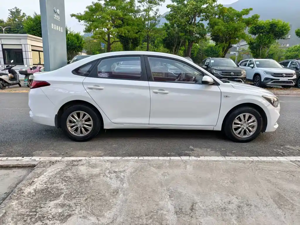 Hyundai Elantra — фото 10