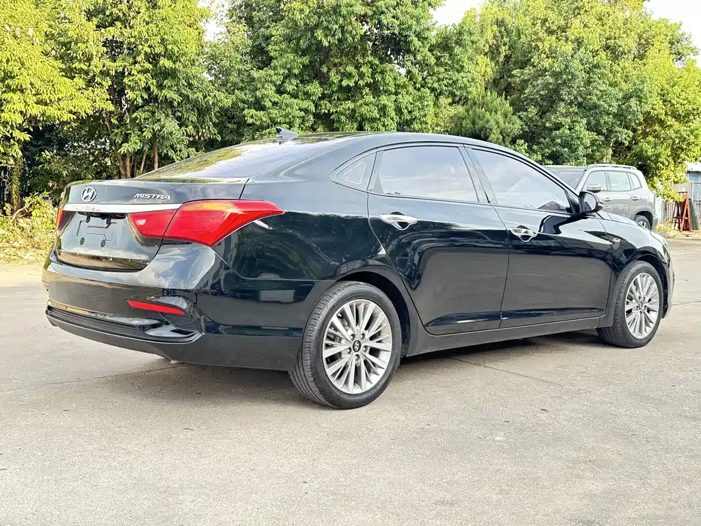 Hyundai Mistra — фото 6