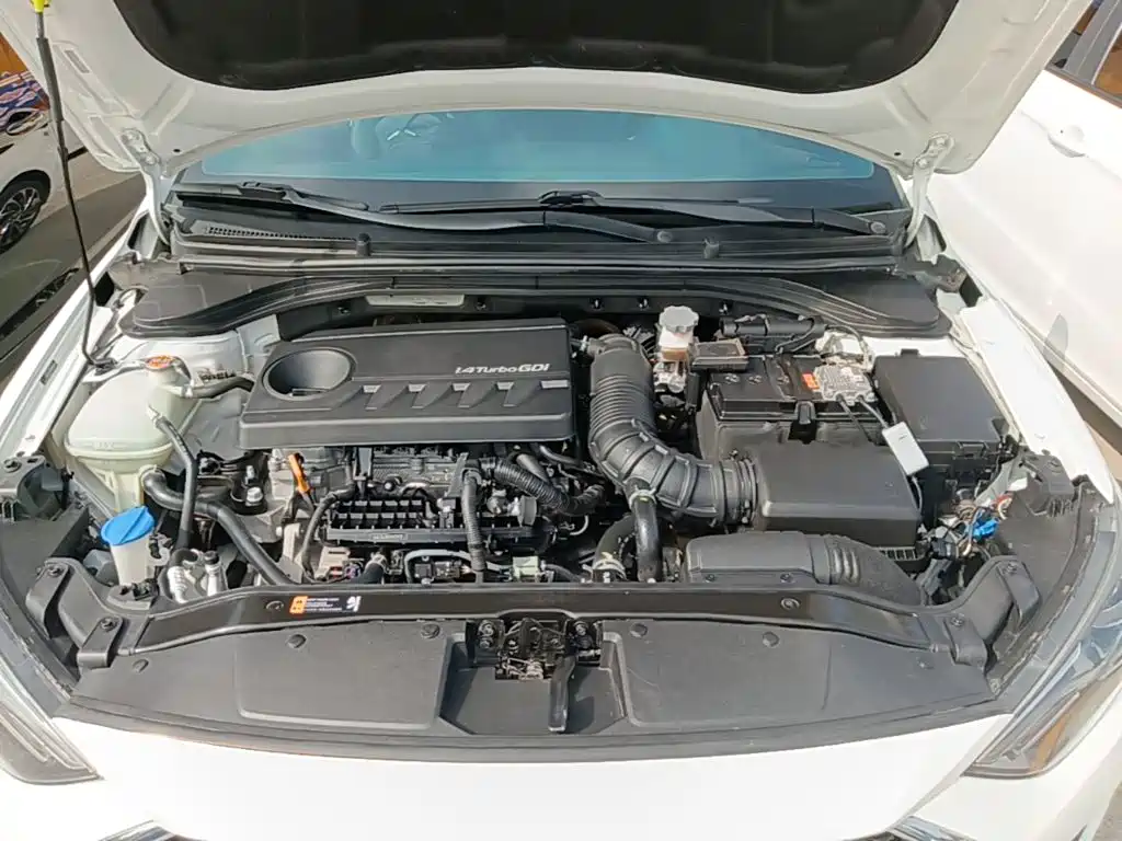 Hyundai Elantra — фото 20