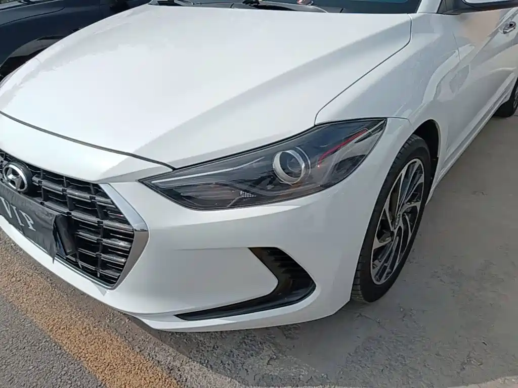Hyundai Elantra — фото 24