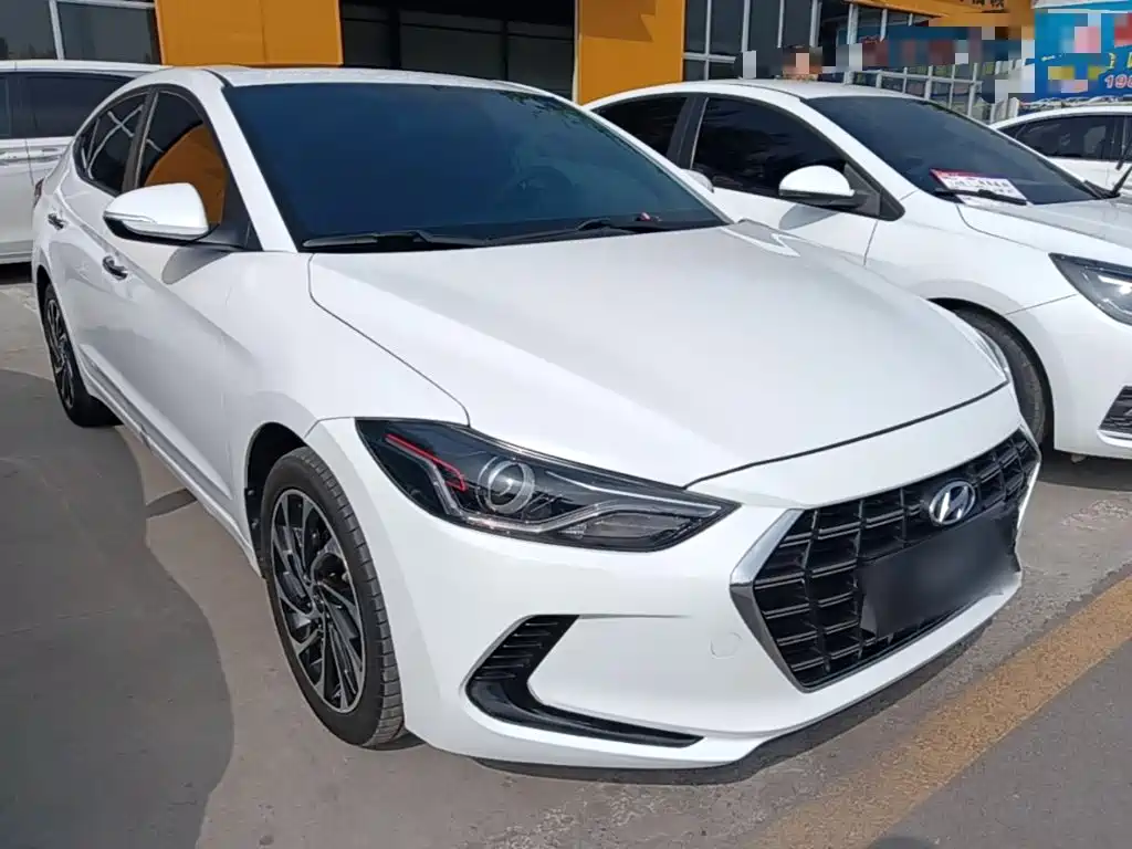 Hyundai Elantra — фото 4