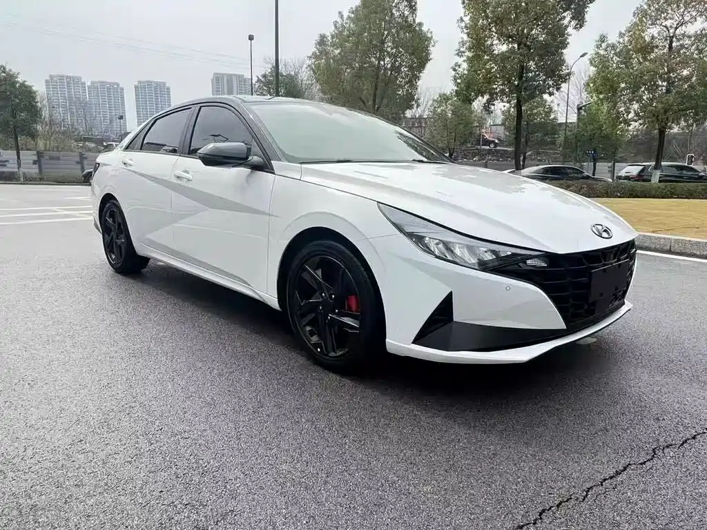 Hyundai Elantra — фото 3