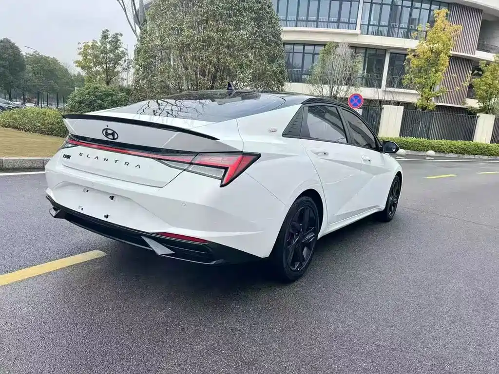 Hyundai Elantra — фото 7