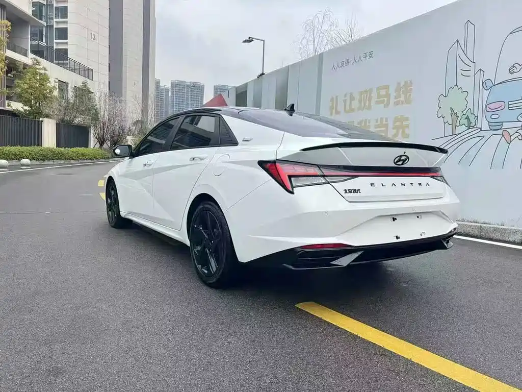 Hyundai Elantra — фото 9