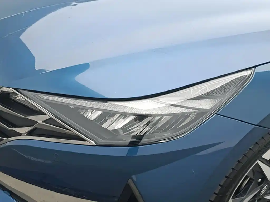 Hyundai Elantra — фото 13