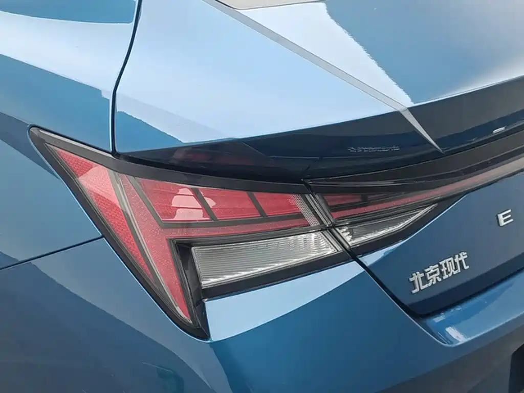 Hyundai Elantra — фото 14