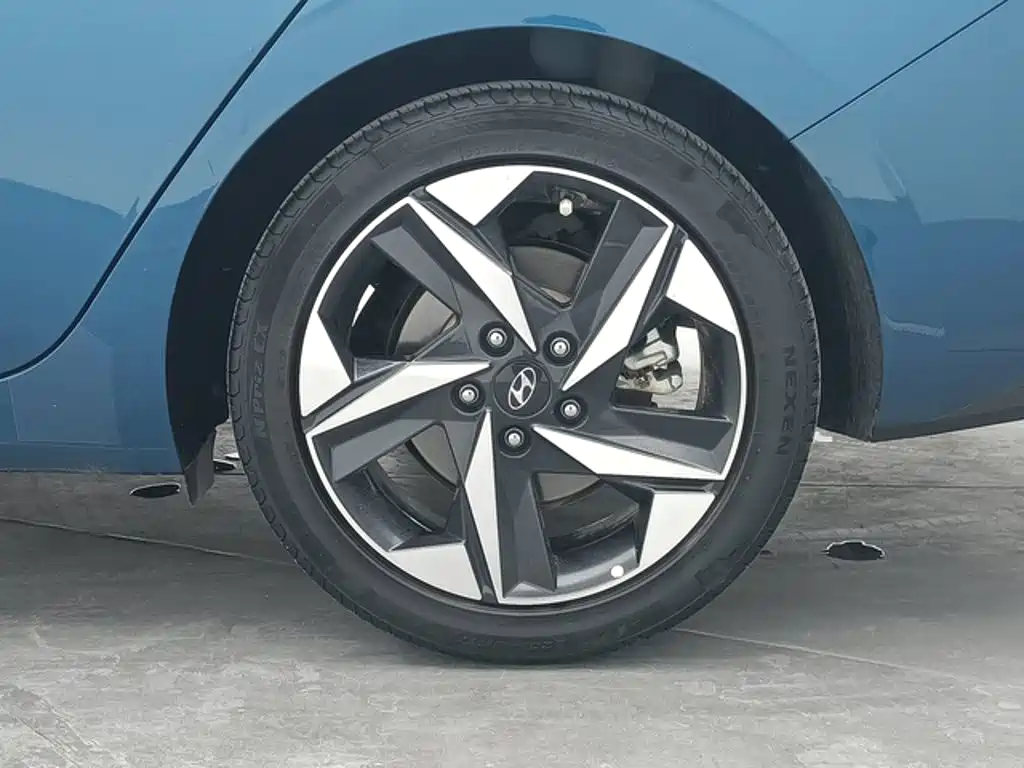 Hyundai Elantra — фото 8