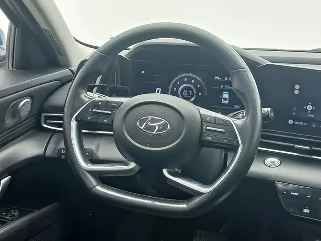 Hyundai Elantra — фото 9