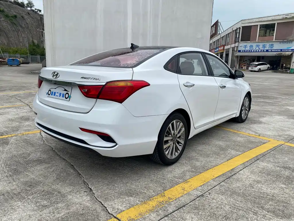 Hyundai Mistra — фото 4
