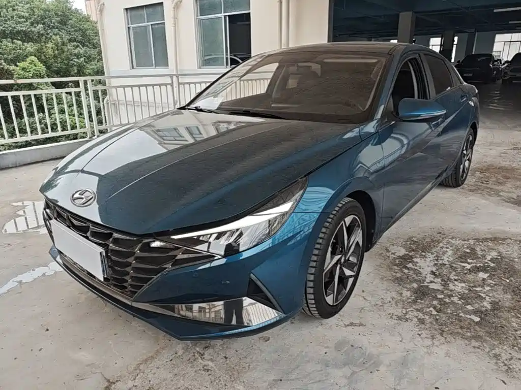 Hyundai Elantra — фото 2