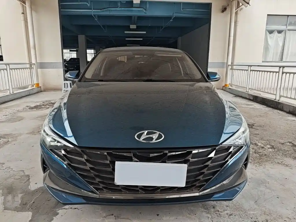 Hyundai Elantra — фото 3