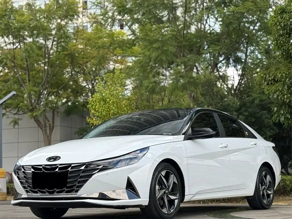 Hyundai Elantra — фото 2