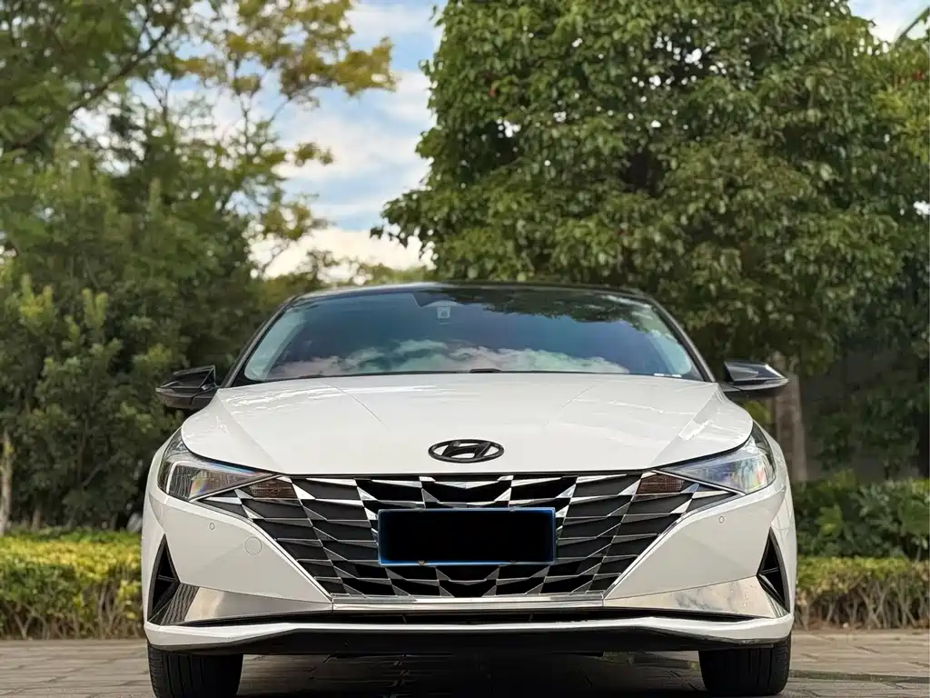 Hyundai Elantra — фото 3