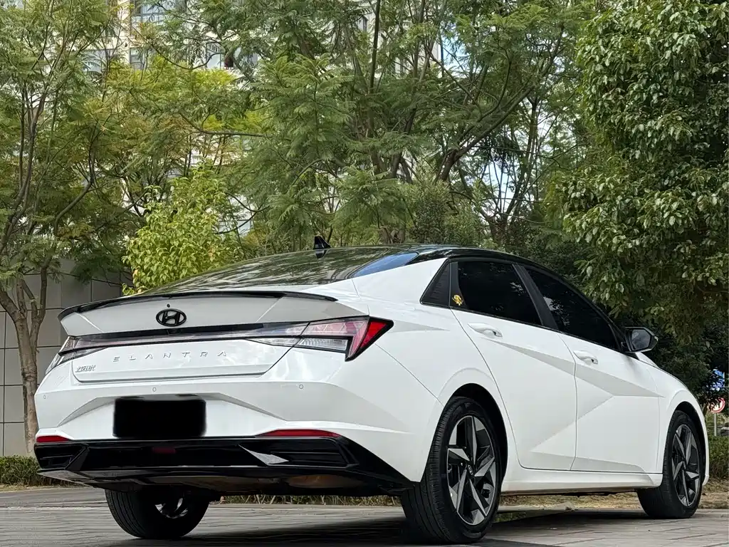 Hyundai Elantra — фото 23
