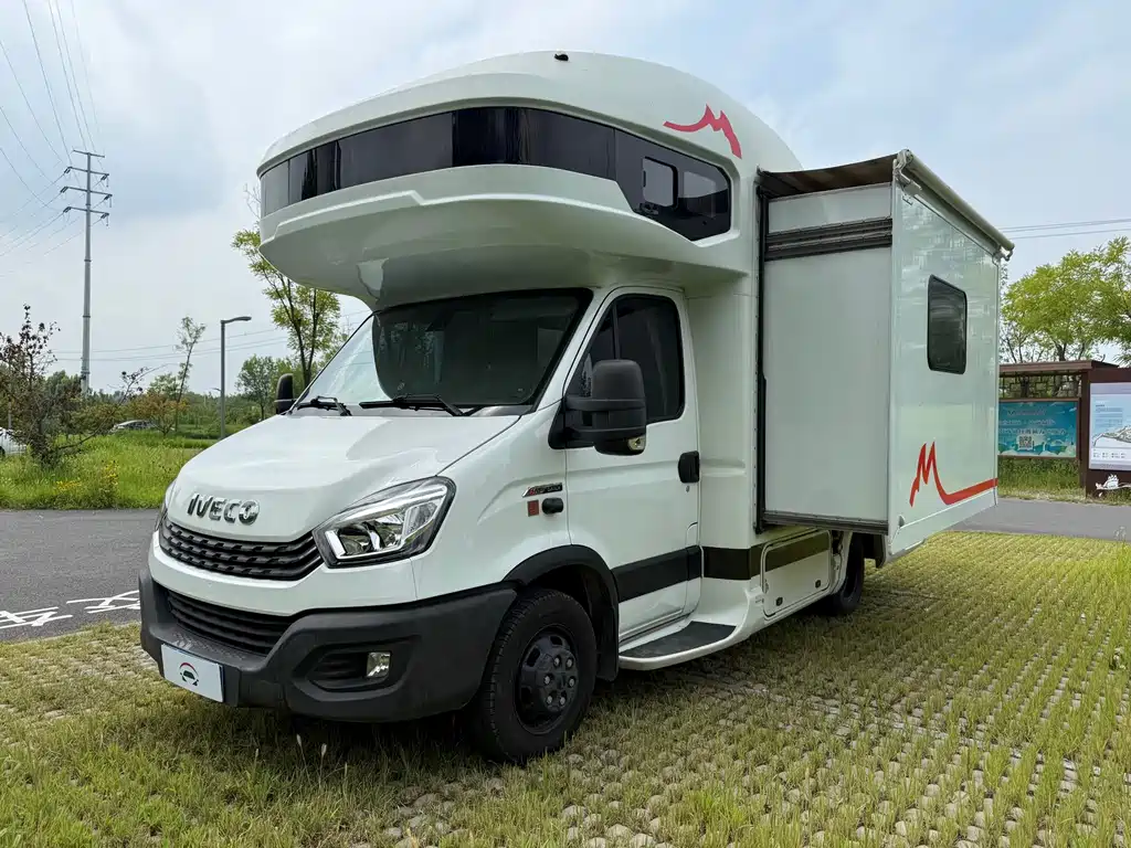 IVECO Ousheng — фото 2