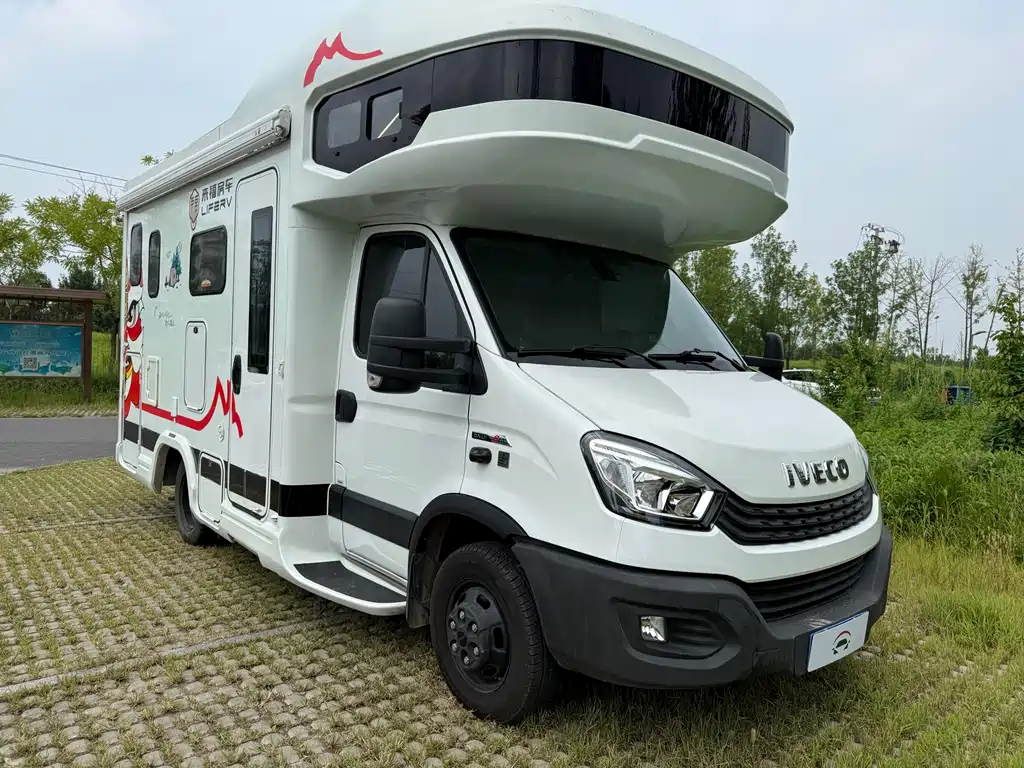 IVECO Ousheng — фото 3