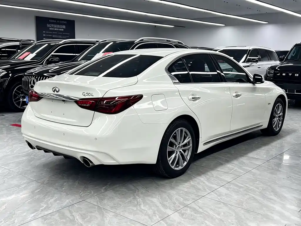 Infiniti Q50L — фото 6