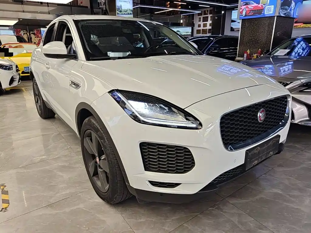 Jaguar E-PACE — фото 4
