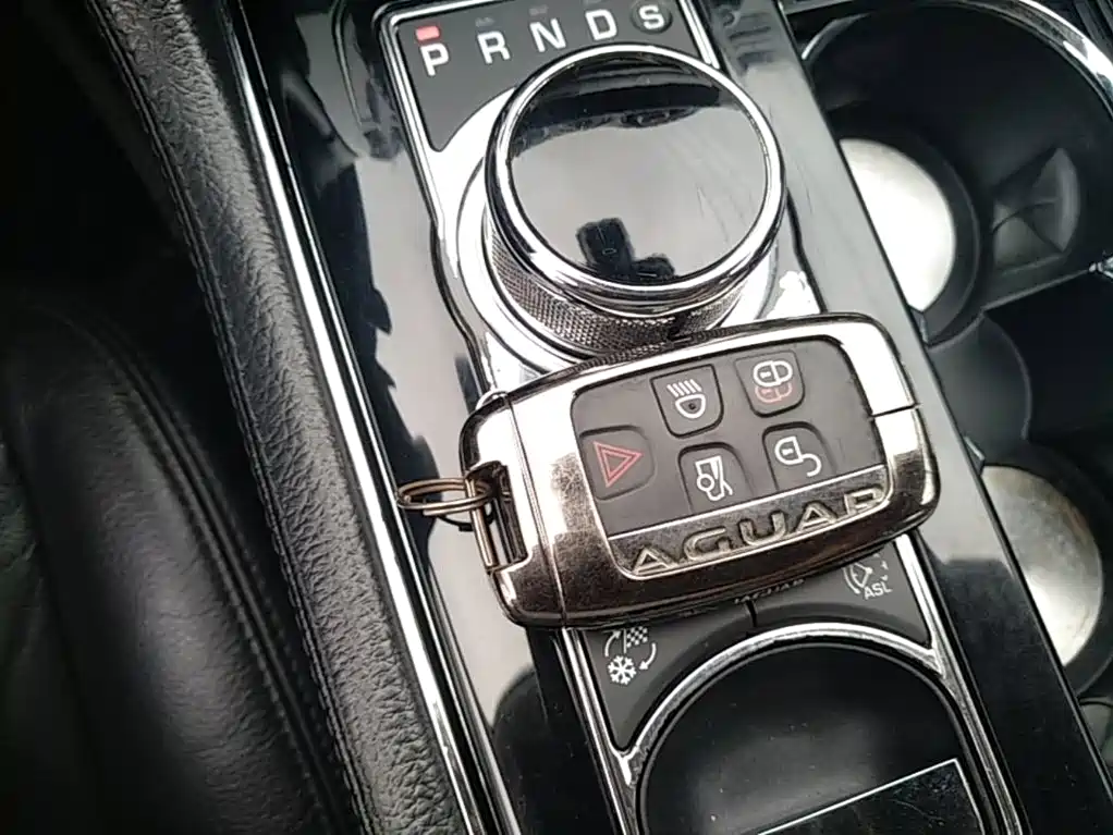 Jaguar XJ — фото 9