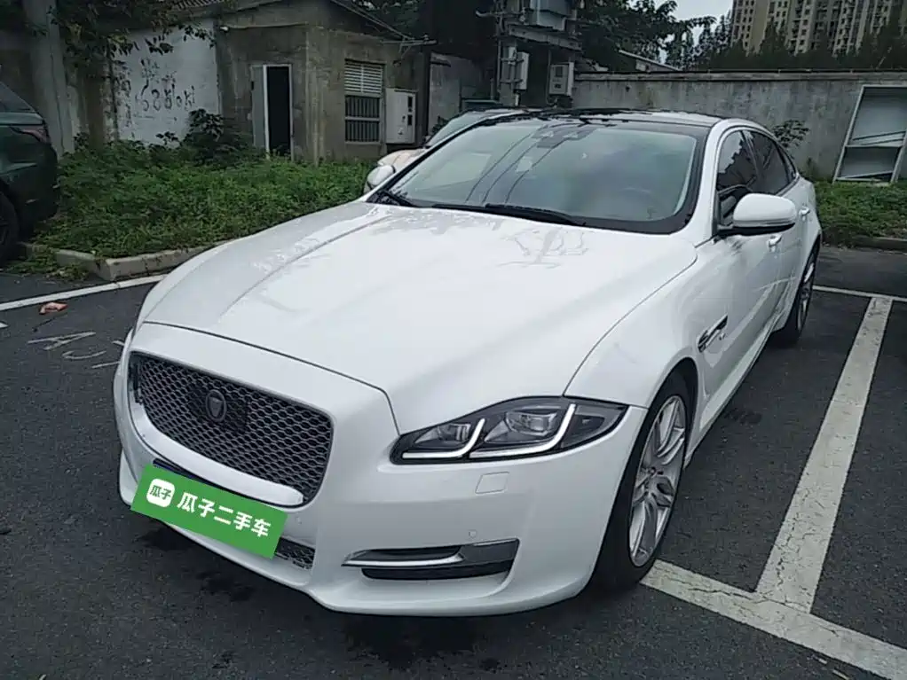 Jaguar XJ
