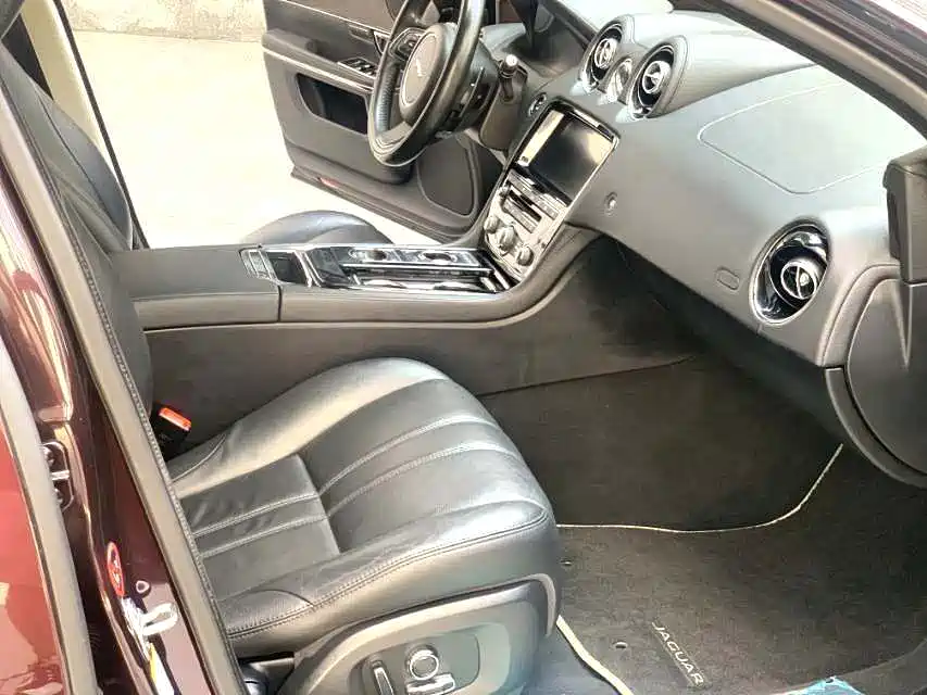 Jaguar XJ — фото 4