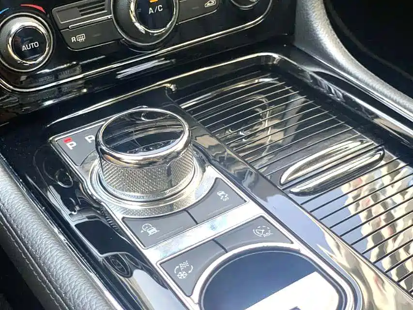 Jaguar XJ — фото 5