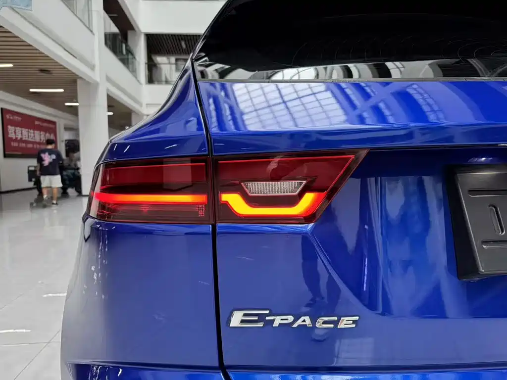Jaguar E-PACE — фото 23